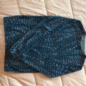 Funky pattern sweater in shades of blue.